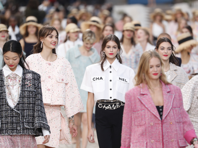 Chanel Seeks to Reinvent the Power Suit With a Retro Spring Haute